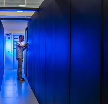 📰 REPORTAGE - Dans les coulisses de Paris-Saclay, où la France forme les experts IA de demain