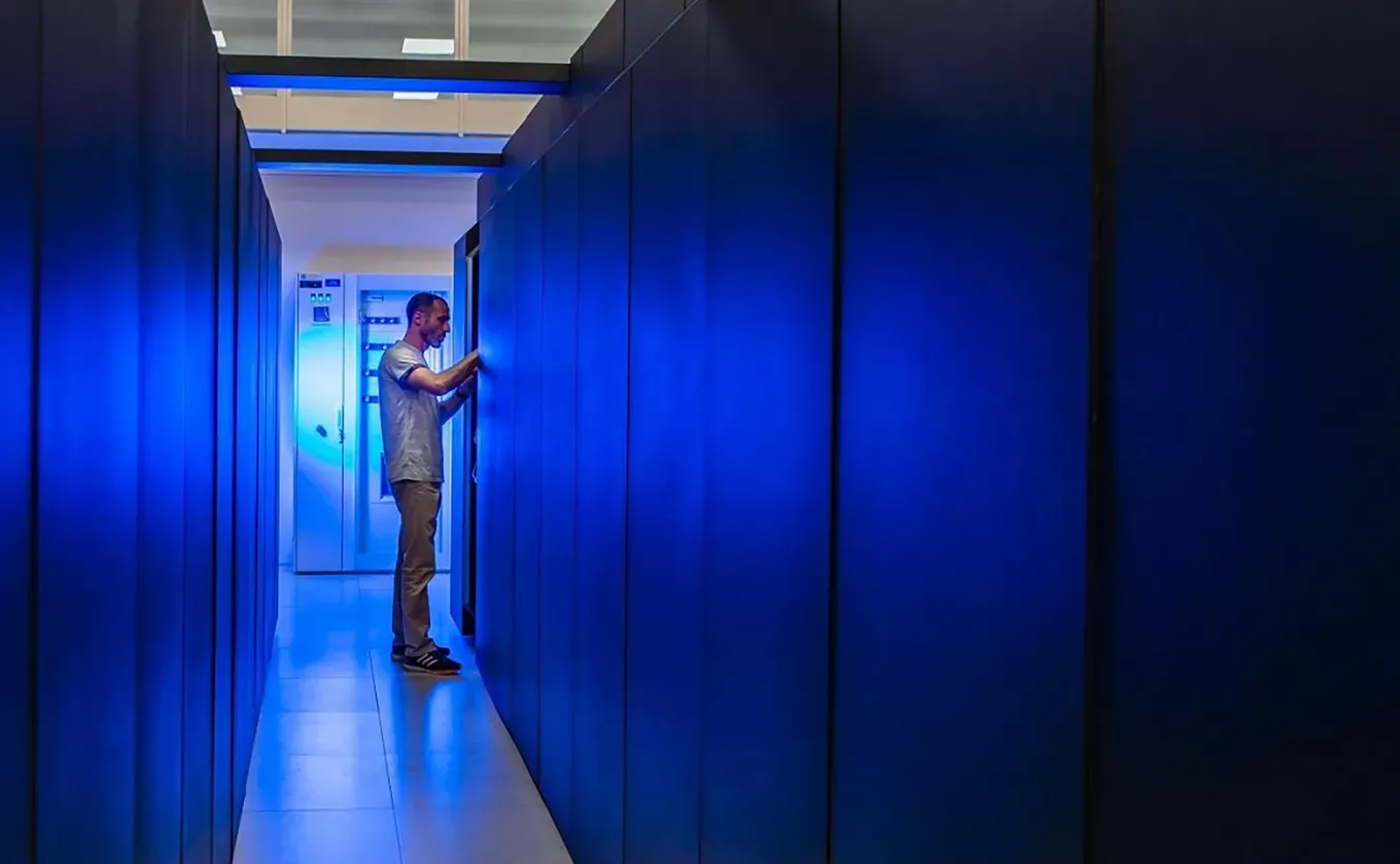 📰 REPORTAGE - Dans les coulisses de Paris-Saclay, où la France forme les experts IA de demain